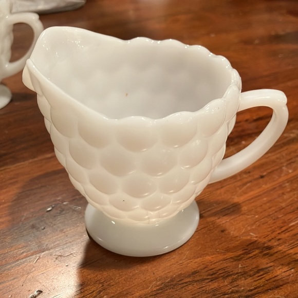 Vintage Milk glass cream & sugar set - Picture 6 of 10